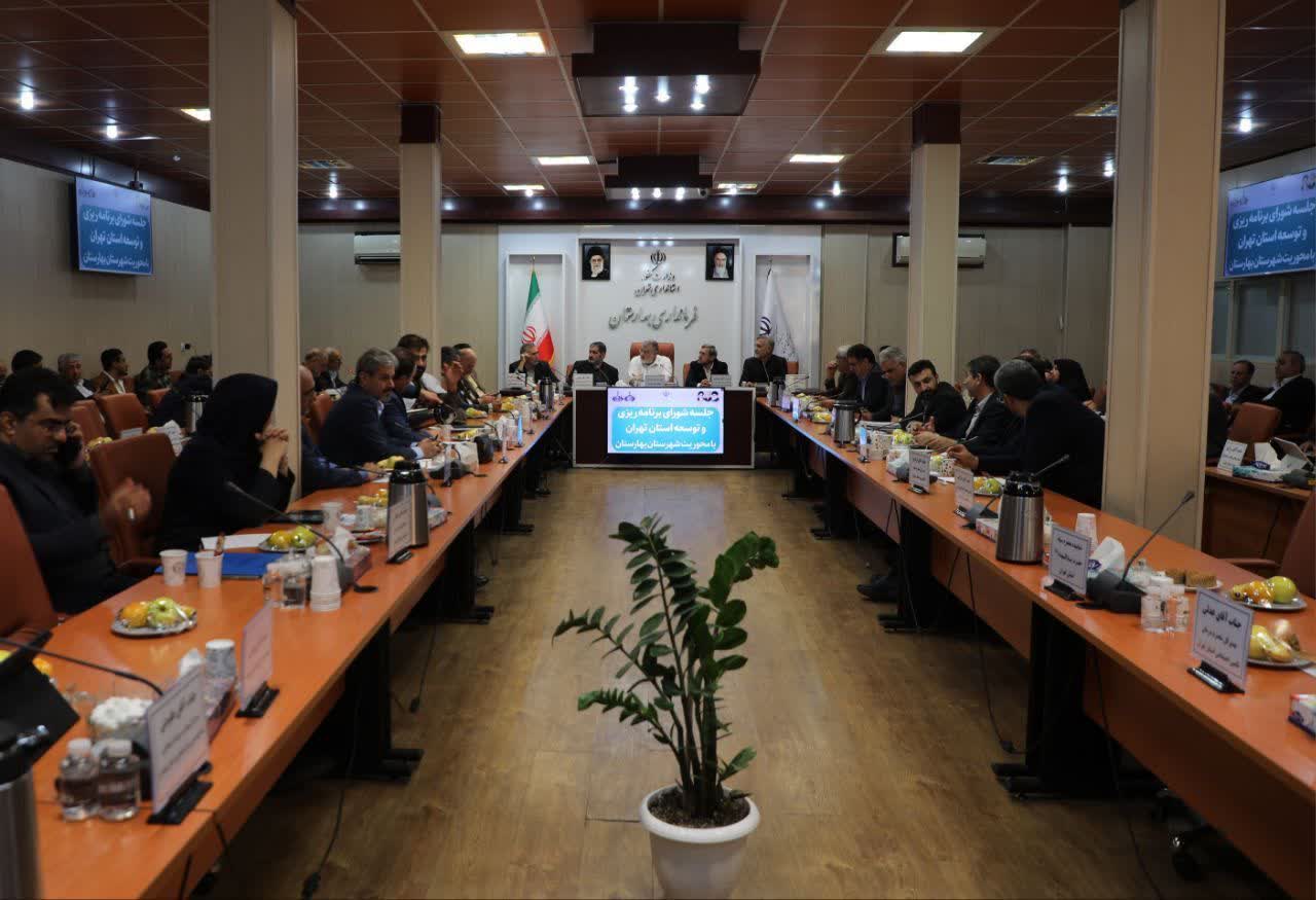 ۴۲ مصوبه عمرانی و اقتصادی برای توسعه شهرستان بهارستان تصویب شد / تکمیل بیمارستان ۳۵۰ تخت‌خوابی و احداث خانه‌های بهداشت و مراکز خدمات جامع سلامت بهارستان تسریع شود