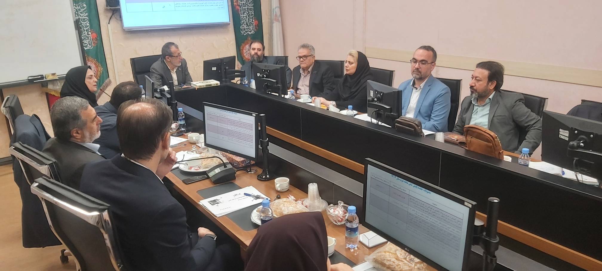 با حضور معاون بهداشت دانشگاه جلسه پایش و ارزیابی عملکرد شبکه بهداشت ودرمان قدس در این معاونت برگزار شد